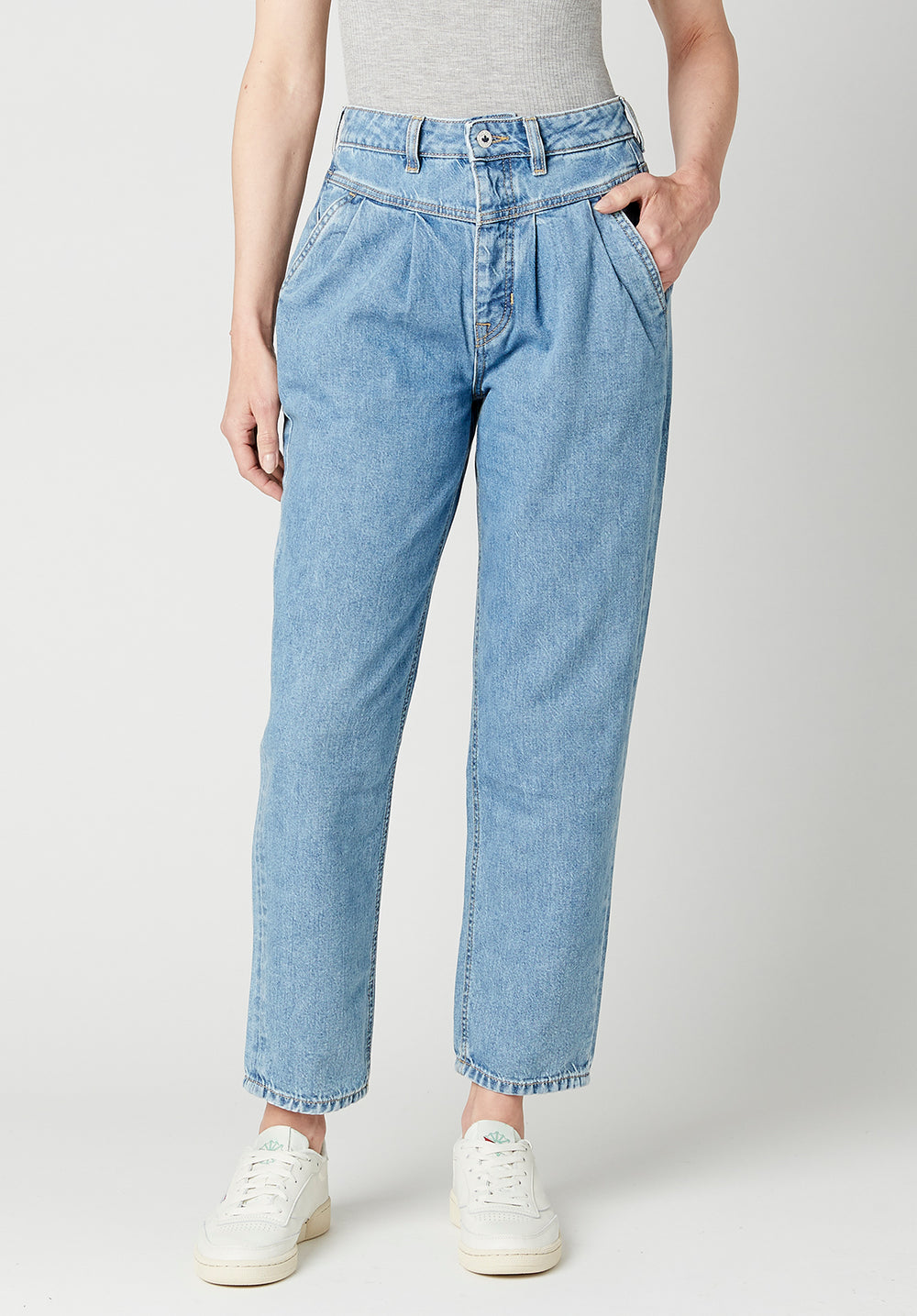 Balloon jeans fashion for womens